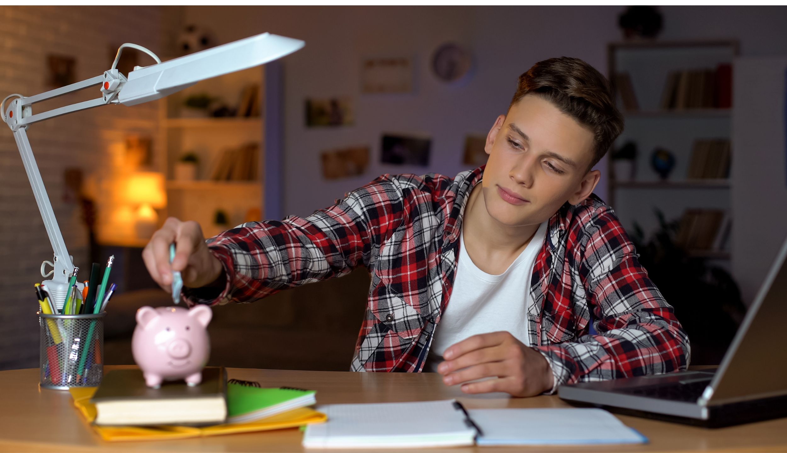 Educação financeira para adolescentes com dicas práticas para lidar com o consumo, evitar dívidas e se preparar para o futuro financeiro.